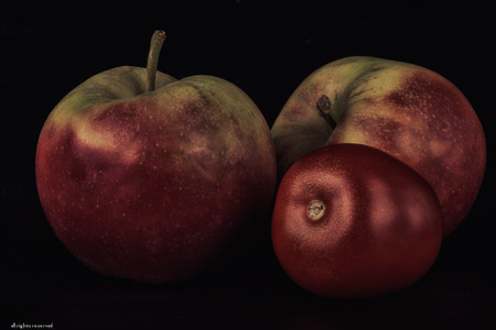 Two apples and one tomato